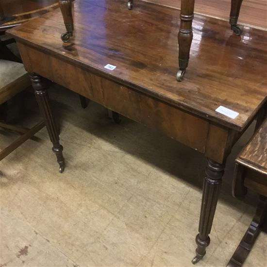 Reeded leg mahogany hall table